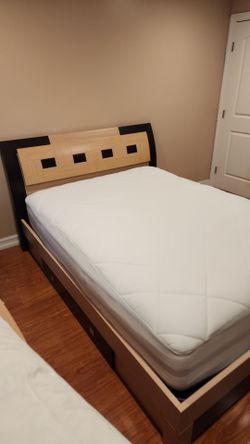 Two-Tone Wood Bed Frame with Headboard