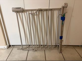 Evenflo baby gate