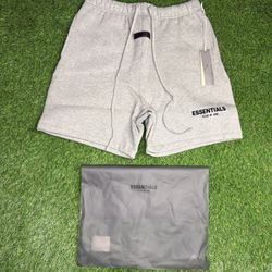 Essentials Shorts 