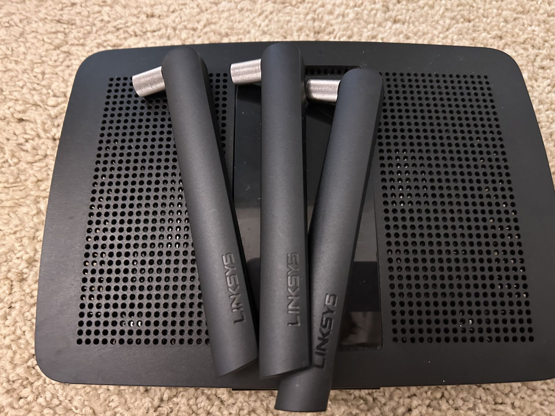 Linksys EA7500 V2 Wireless Router (3 Antennas) —As-is (No Cords, Not Tested)