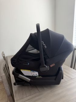 Nuna pipa aire car seat and base.