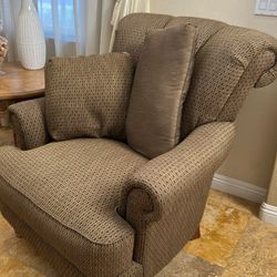 Single Sofa Chair, With Pillows, In Very Good Condition