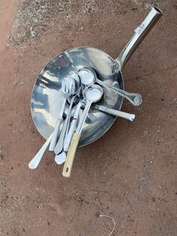 serving utensils And Round Wok