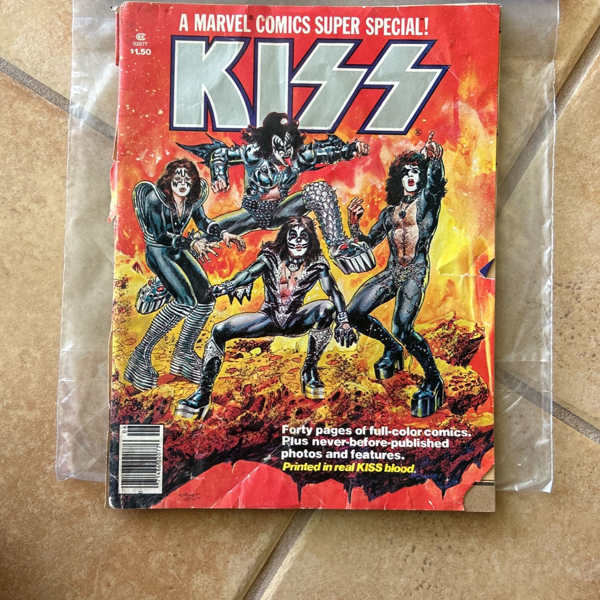 Marvel Comic KISS 1977 Volume 1 With Poster + BONUS cards