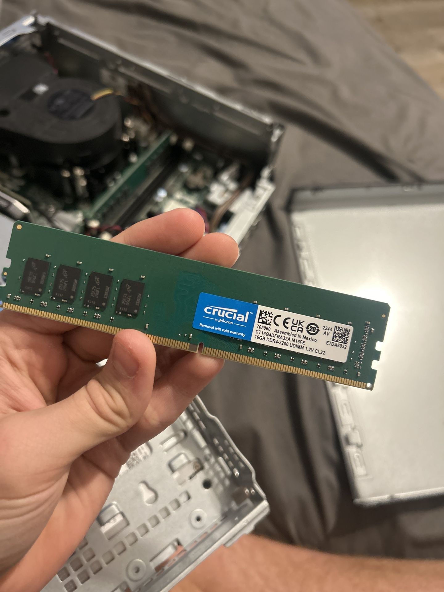 Crucial (CT16G4DFRA32A.M16FE) Specs: DDR4 • 3200 MHz • UDIMM (desktop RAM) • 1.2V • CL22 latency