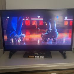 INSIGNIA TV 32 INCHES