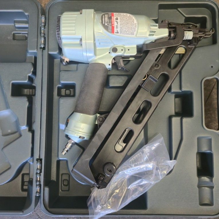 MetaboHPT2-1/2-in 15 -Gauge Pneumatic Angled Finish Nailer #1545