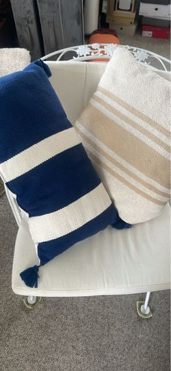 Indoor outdoor pottery barn Pillows with Tassels – Set of 2