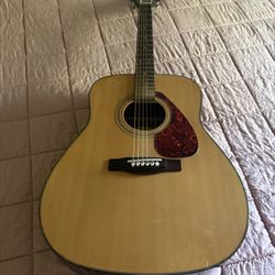 Acoustics Yamaha Guitar 