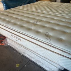 Saatva Classic 12” Luxury firm Cal King ! Display Model 