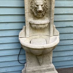 Lion Fountain With Pump