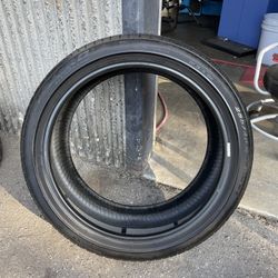 255/40r20 Tire
