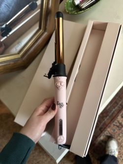 Self spinning curling iron