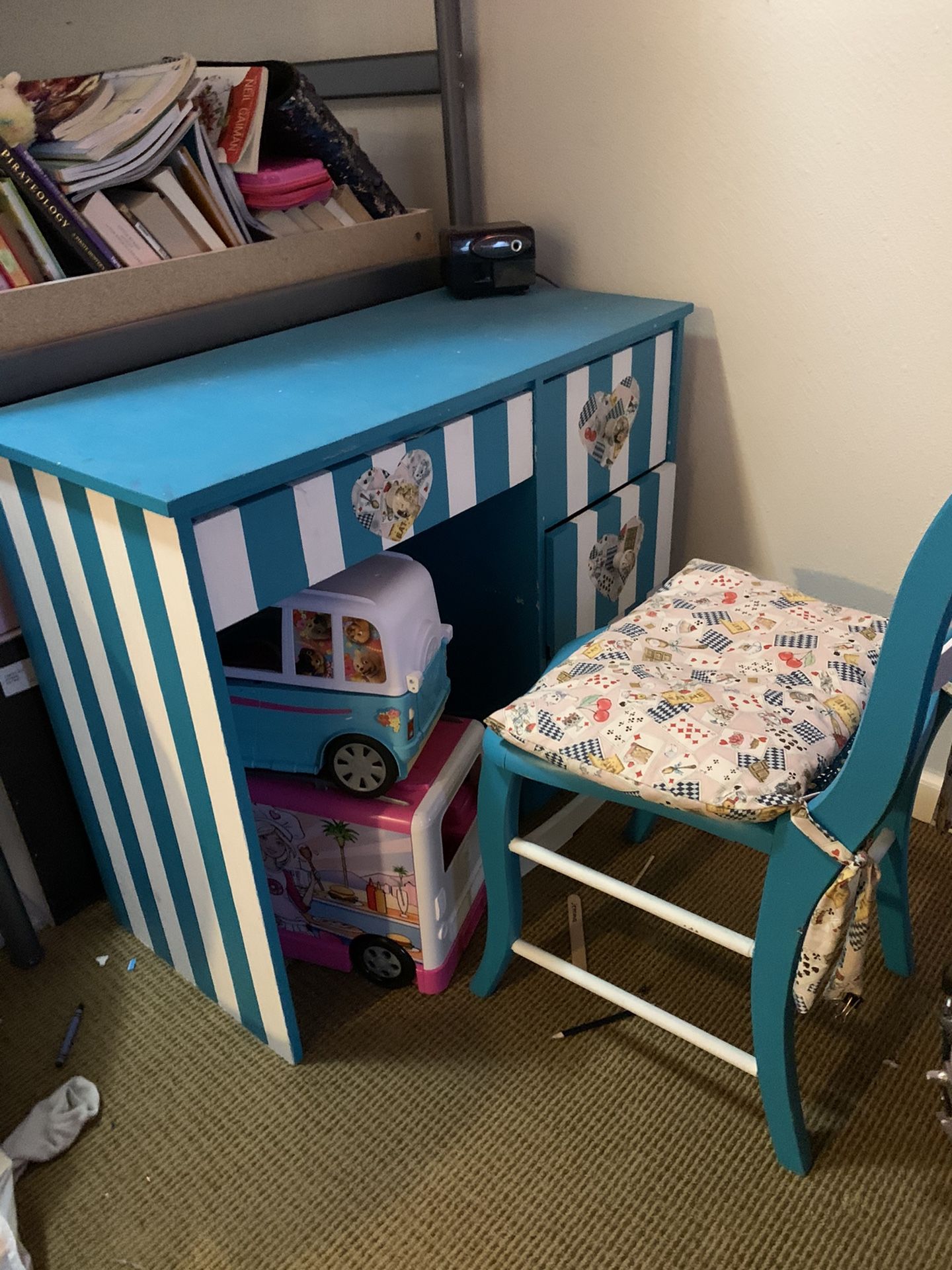 Kids Alice in Wonderland Desk