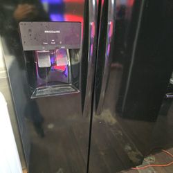  SIDE BY SIDE FRIDGE FREEZER 