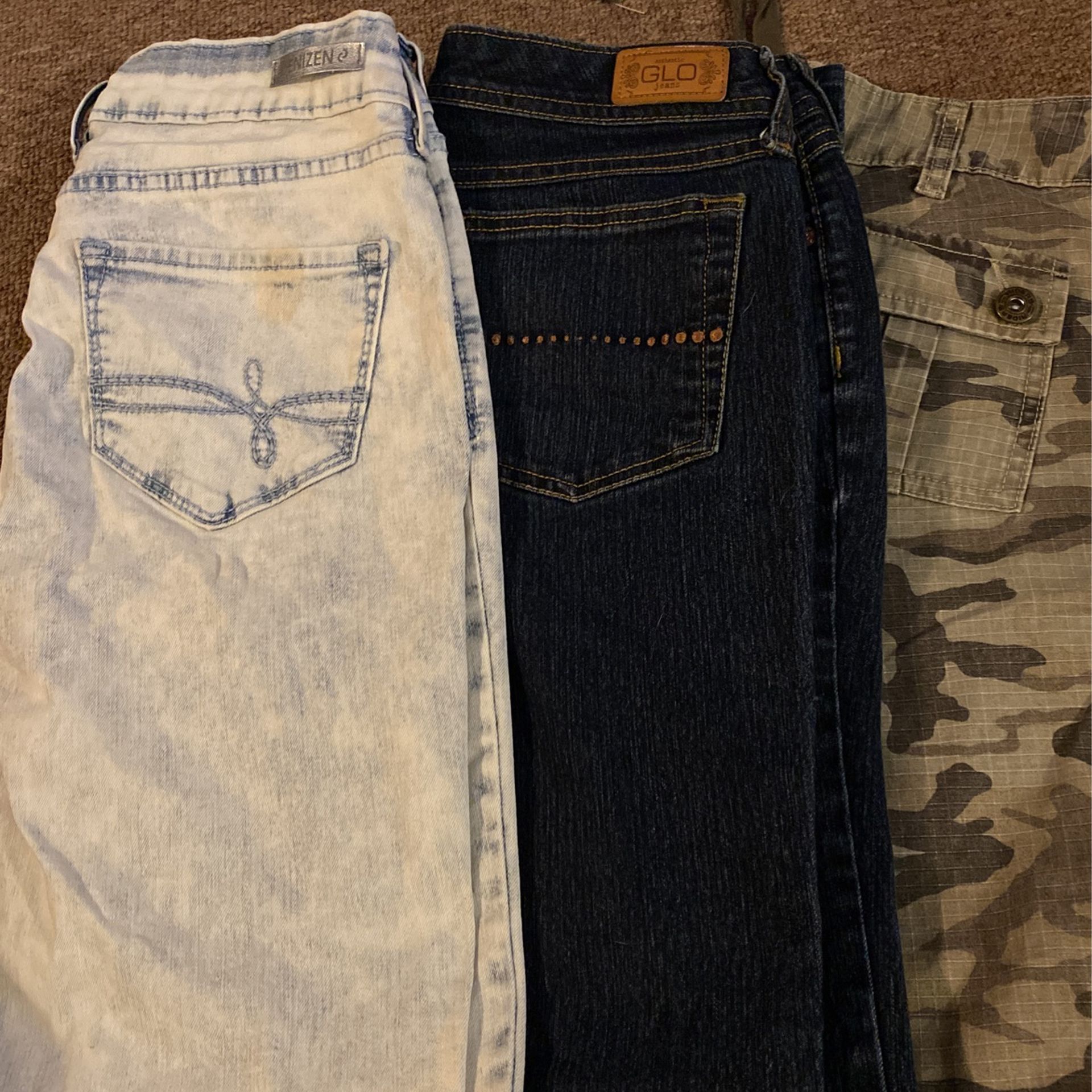 Lot of 3 Size 3 Jeans And Capris Women’s Bottoms 