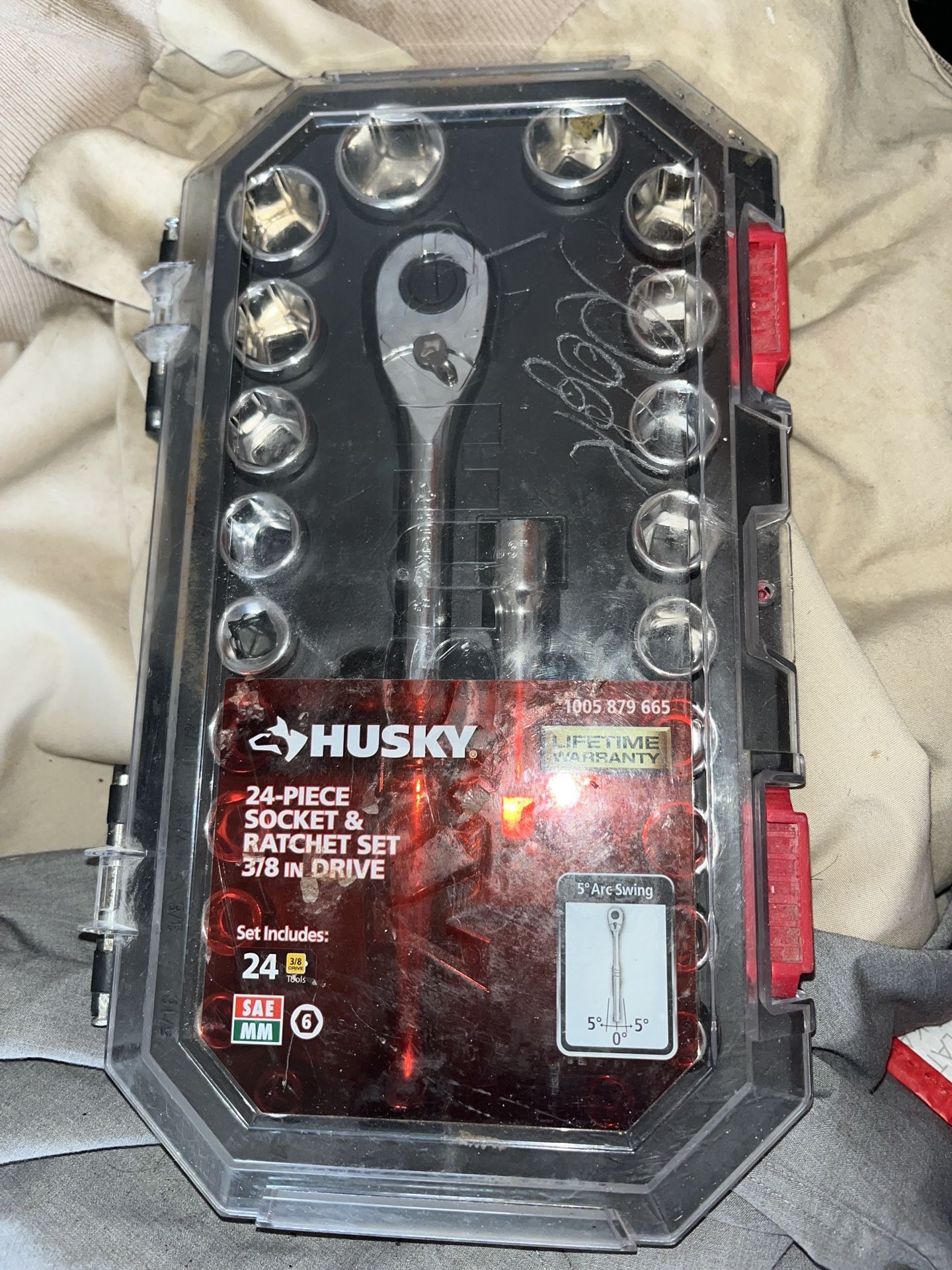 Husky 24-piece 3/8 inch drive ratchet and Socket Set
