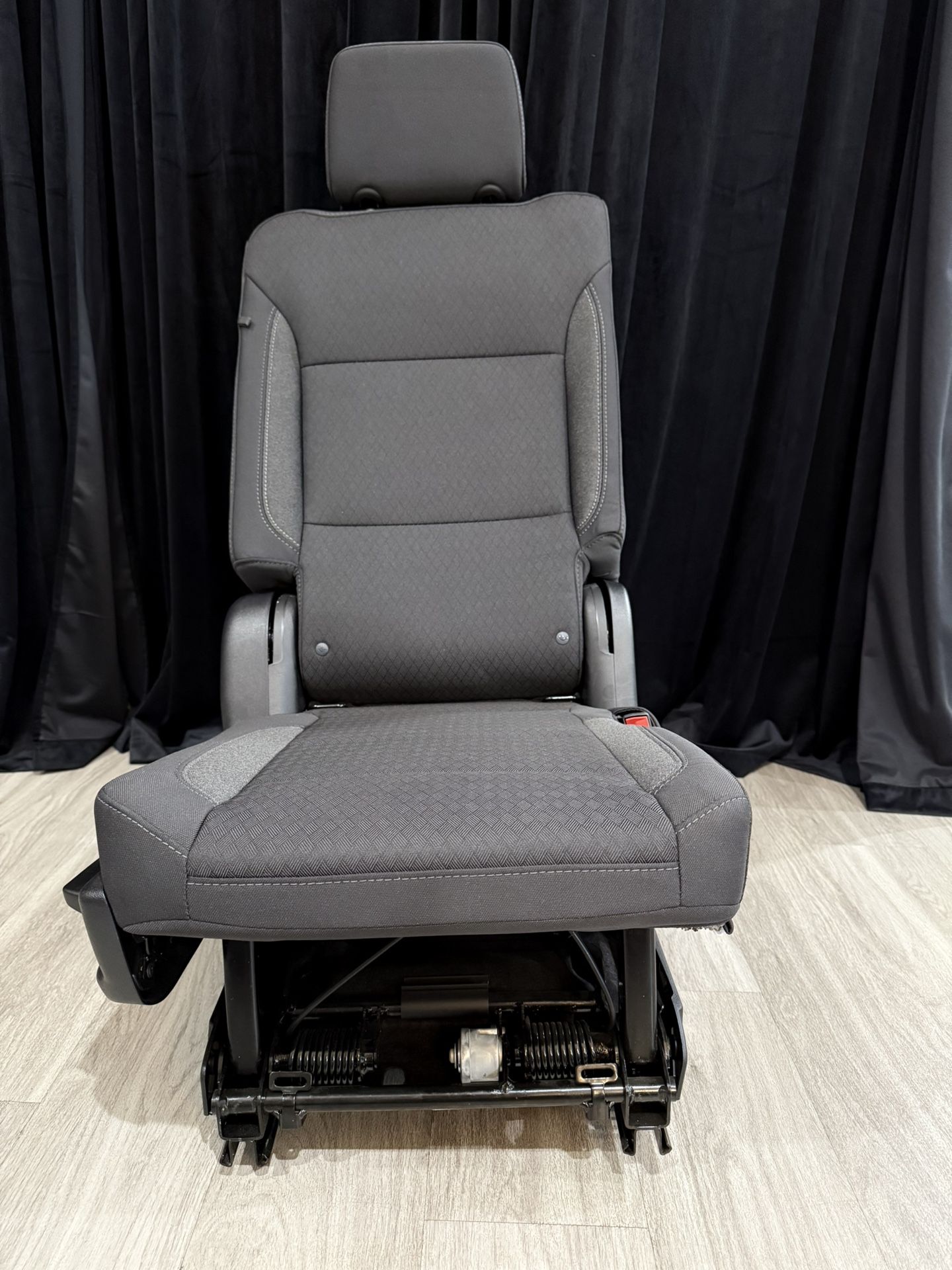 2021–2025 Tahoe / Yukon 2nd Row Bucket Seat – Excellent Condition (3 Available)