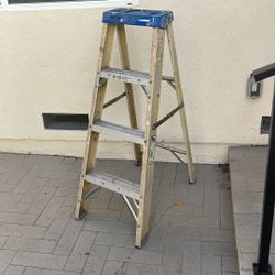Werner 4 Ft FS104 Ladder $20 Fiberglass