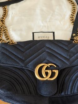 Bolsa Gucci es de velvet nueva