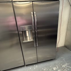 Ge Profile 42 Inch Side By Side Refrigerator And Freezer 
