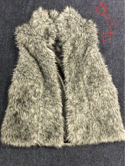 Girls gray/ black faux fur vest in a size 6/6X
