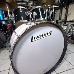 L,u,d,w,i,g 26 Marching Bass Drum !! 🥁  $350 Or Best Offer !!