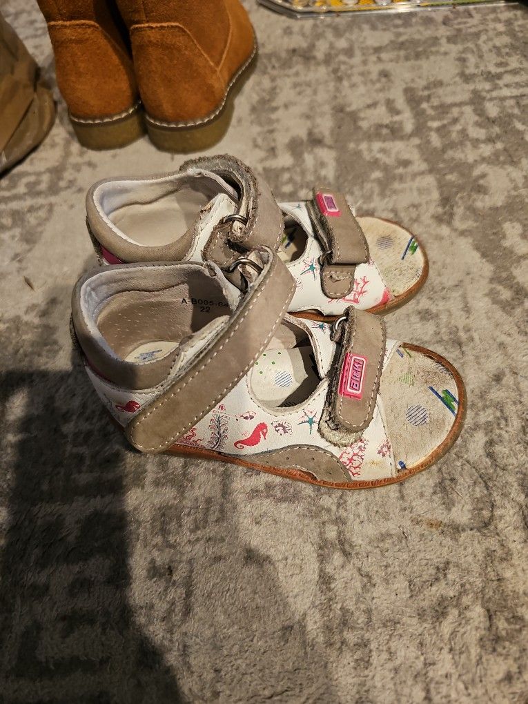 Girls Sandals, Real Leather, Size 5-6