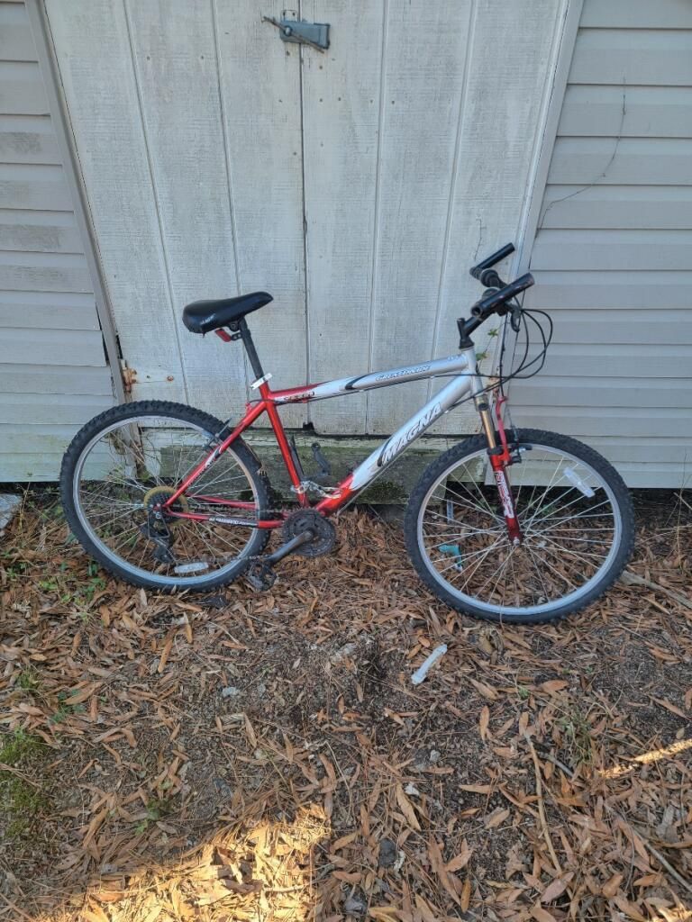 Red Mountain Bike 