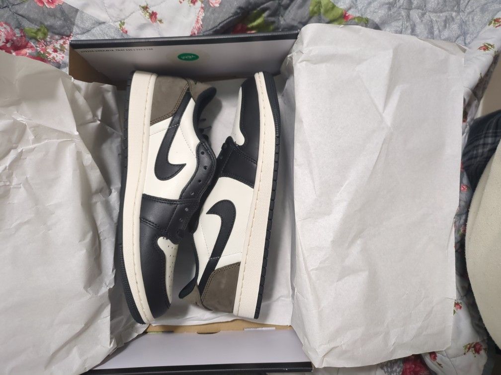 Jordan 1 Low Mocha Og Size 9.5 BRAND NEW