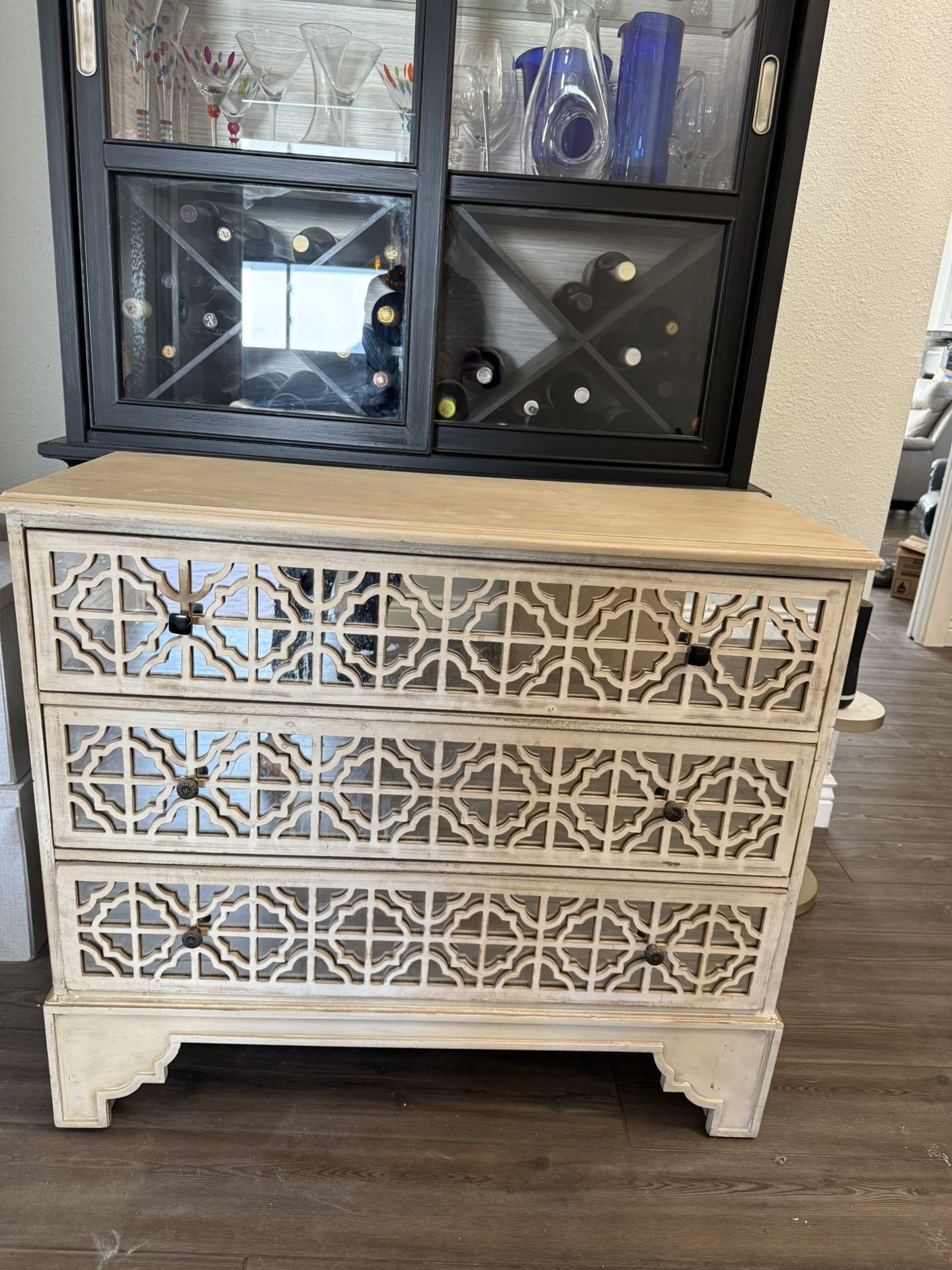 Beautiful Ornate 3 Drawer Dresser.