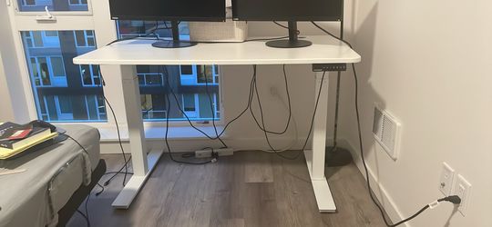 Autonomous Desk (Pickup Christmas)
