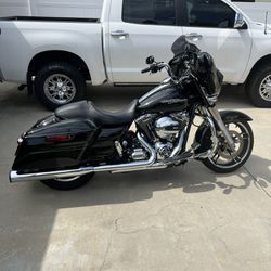 2016 Street Glide Special With Very Low Miles 