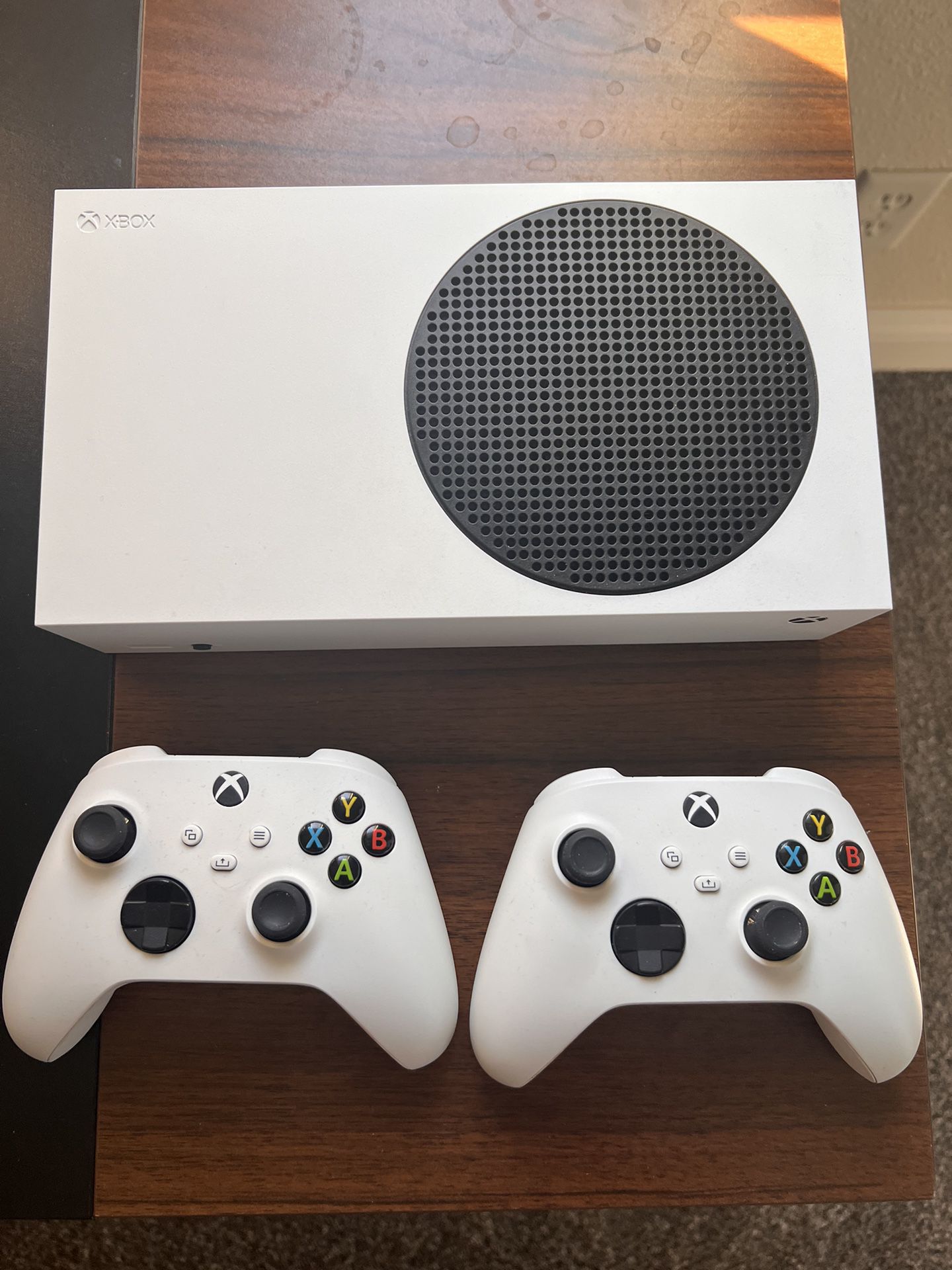 Xbox Series S, 512GB and Two Controllers