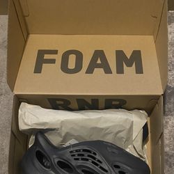 Yeezy Foams Onyx Size 10 