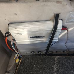 2000watt amp two 12inch speakers