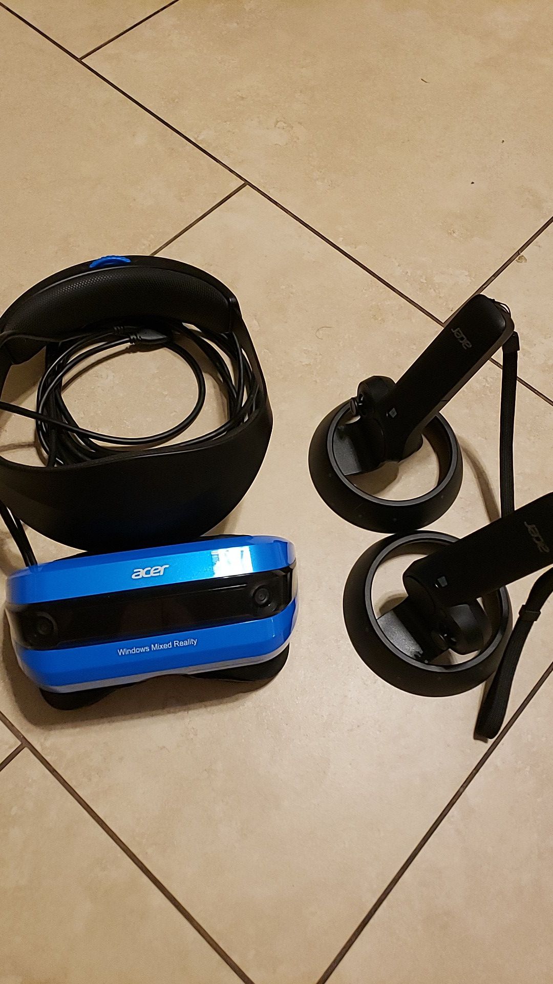 Acer Mixed Reality Headset with Controllers
