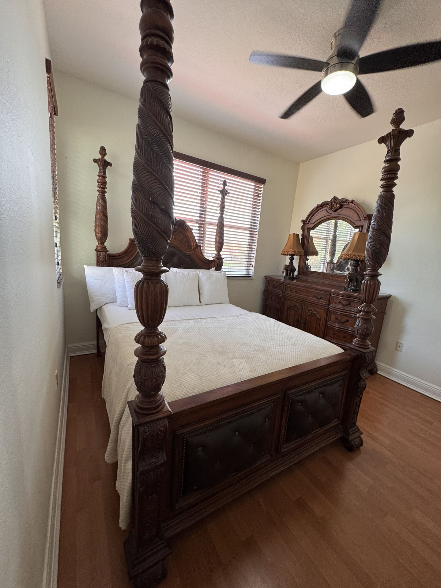 Luxury Solid Wood Bedroom Set – Queen 4-Poster Bed + Matching Dresser with Mirror