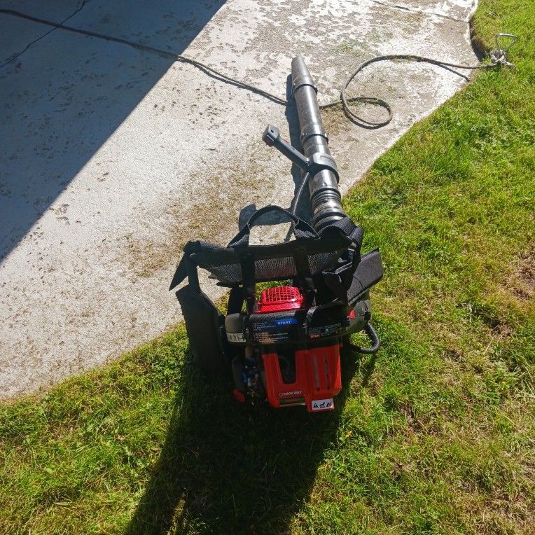 Troy Bilt "Jumpstart" Backpack Blower- LIKE NEW!