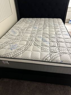 Queen Size Mattress Pillow Top  New  bedframe sold separately