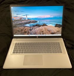 HP 17" Laptop - Ryzen 5, 512GB SSD, 8GB RAM - Fast, Like New
