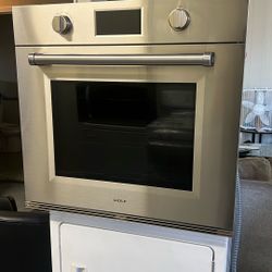 Wolf 30”Wide Electric Single Wall Oven Built In Stainless Steel 