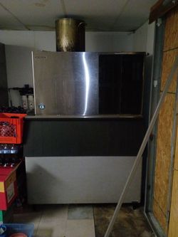 Ice maker with Ben and filter system
