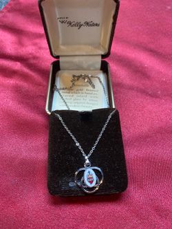 Vintage Sacred Heart of Jesus Religious Medal Necklace – New Condition in Box – 17” Chain