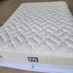 Queen Sizes Mattress And Box Spring 