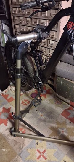 Bikehand ebike/mountain bike work stand exc condition 99$