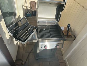 Spirit E-210 Gas Grill