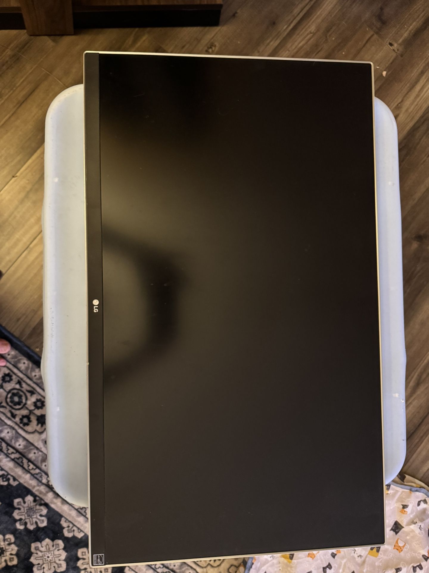 27” LG UHD 4K IPS Monitor