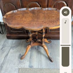 Vintage Bur Wood S scalloped Accent Table/ Side Table/ Lamp Table 