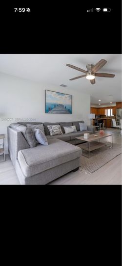 Sofa / Sectional